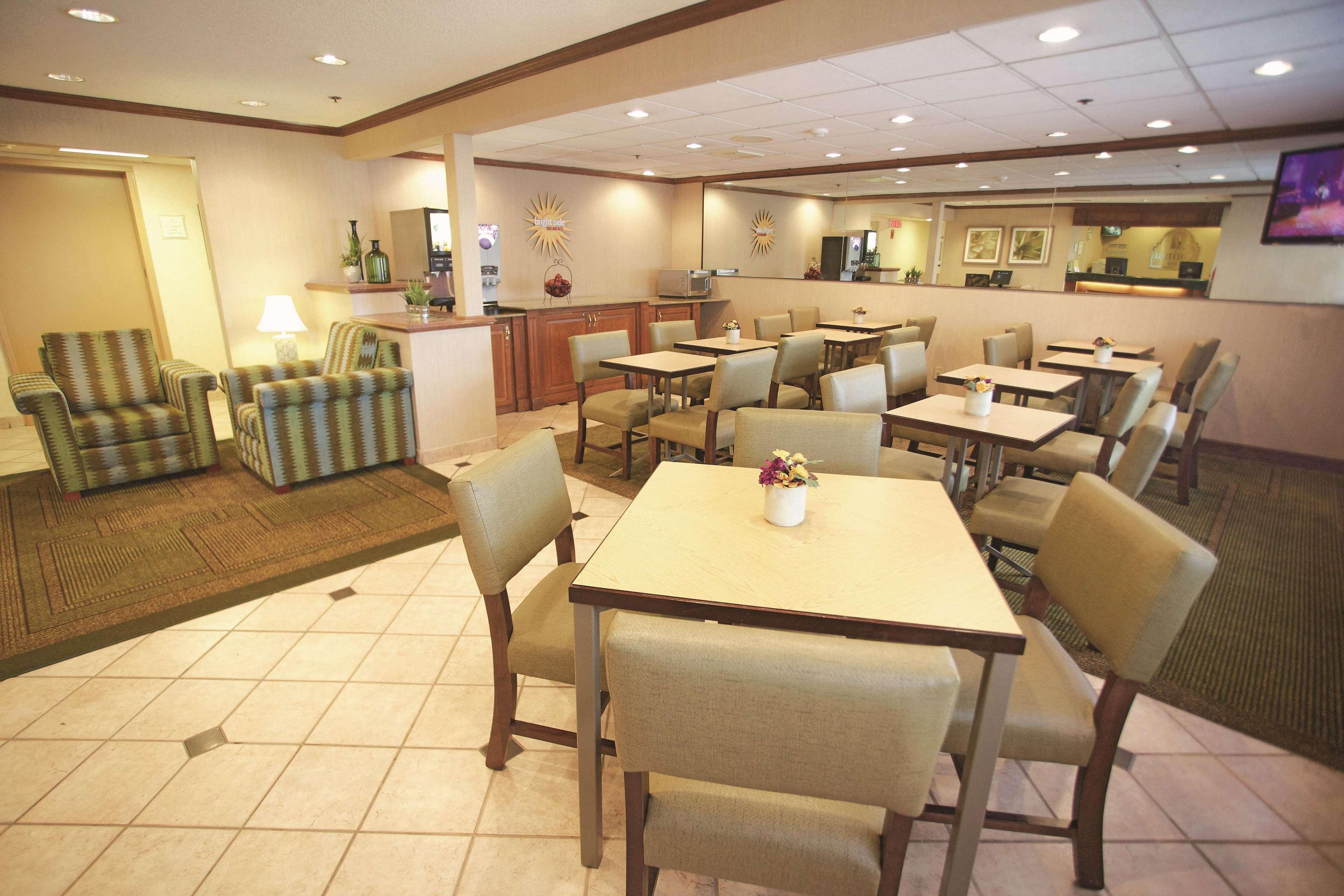 La Quinta Inn By Wyndham Milwaukee Airport / Oak Creek Exteriör bild